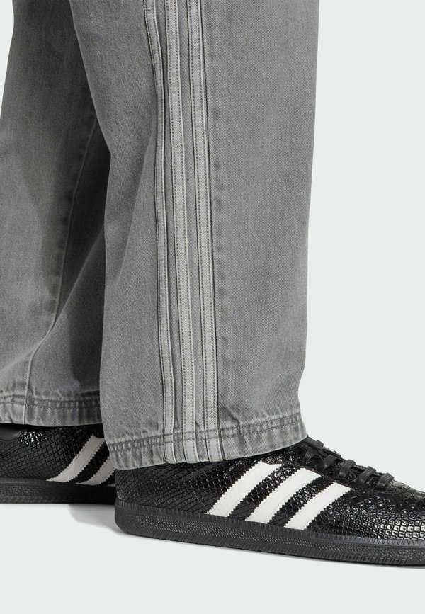 Straight leg jeans - light denim3