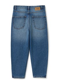 Dunkelblaue Jeans aus Denim mit hoher Taille, fünf Taschen, einem braunen Lederlogo auf der Rückseite und geradem Bein.
