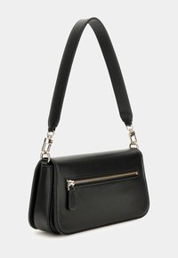 Borsa a tracolla nera in pelle con un design strutturato, forma piatta, tracolla regolabile e una tasca con zip sul davanti. Accenti in metallo argentato.