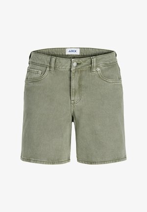 Short en denim vert olive avec bouton devant, fermeture éclair, passants pour ceinture et style cinq poches, étiquette de marque à l’intérieur de la ceinture.