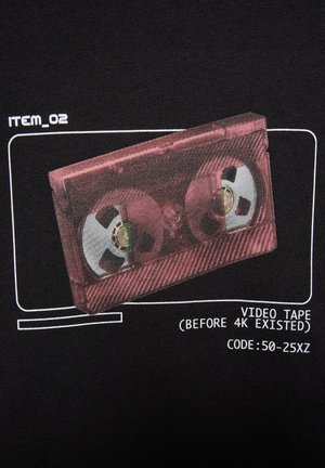 PULL&BEAR, STWD TAPE GRAPHIC SHORT SLEEVE - T-SHIRT - T-shirts print - black