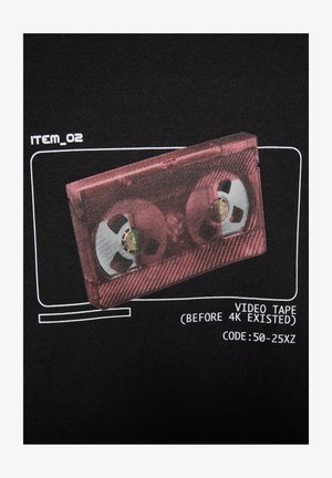 PULL&BEAR, STWD TAPE GRAPHIC SHORT SLEEVE - T-SHIRT - T-shirt imprimé - black