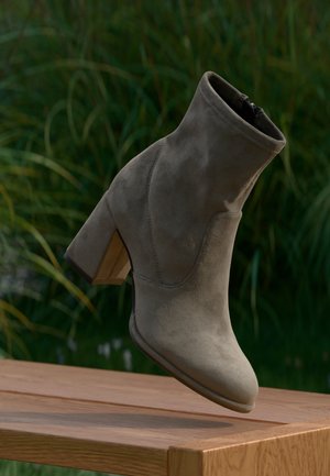 Tamaris, 1-25057-43 3C8 - Classic ankle boots - taupe
