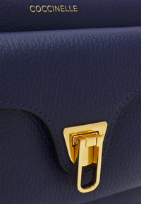 Coccinelle BEAT  - Borsa a tracolla - royal blue
