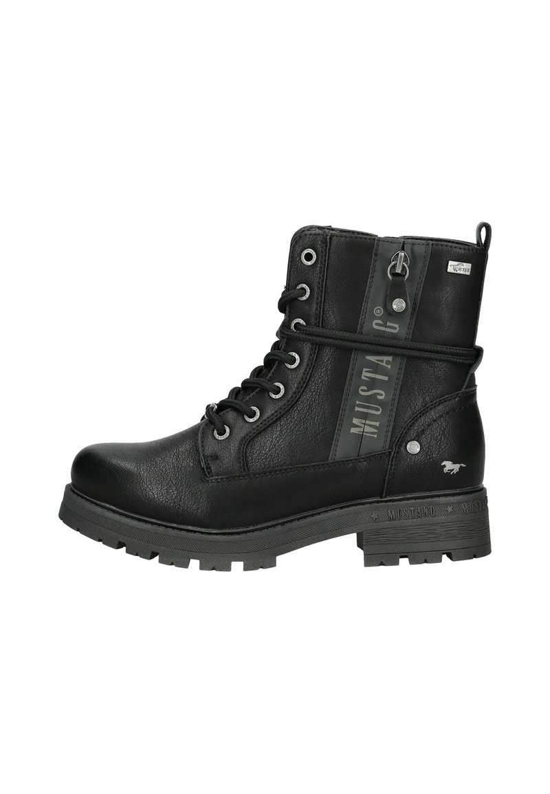 Schwarze Schnürstiefeletten aus strukturiertem Leder mit silbernem Logo, verstärkter Zehenkappe und dicker, robuster Sohle. Mit seitlichem Reißverschluss für einfaches An- und Ausziehen.