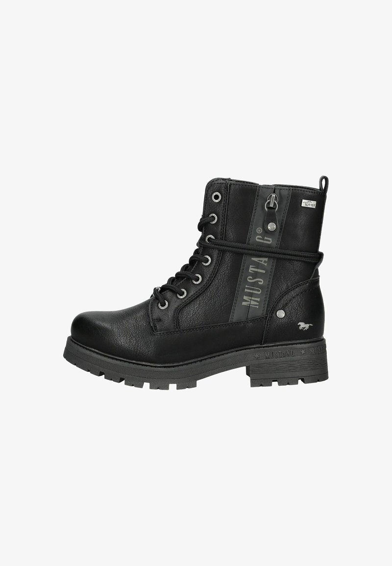 Schwarze Schnürstiefeletten aus strukturiertem Leder mit silbernem Logo, verstärkter Zehenkappe und dicker, robuster Sohle. Mit seitlichem Reißverschluss für einfaches An- und Ausziehen.
