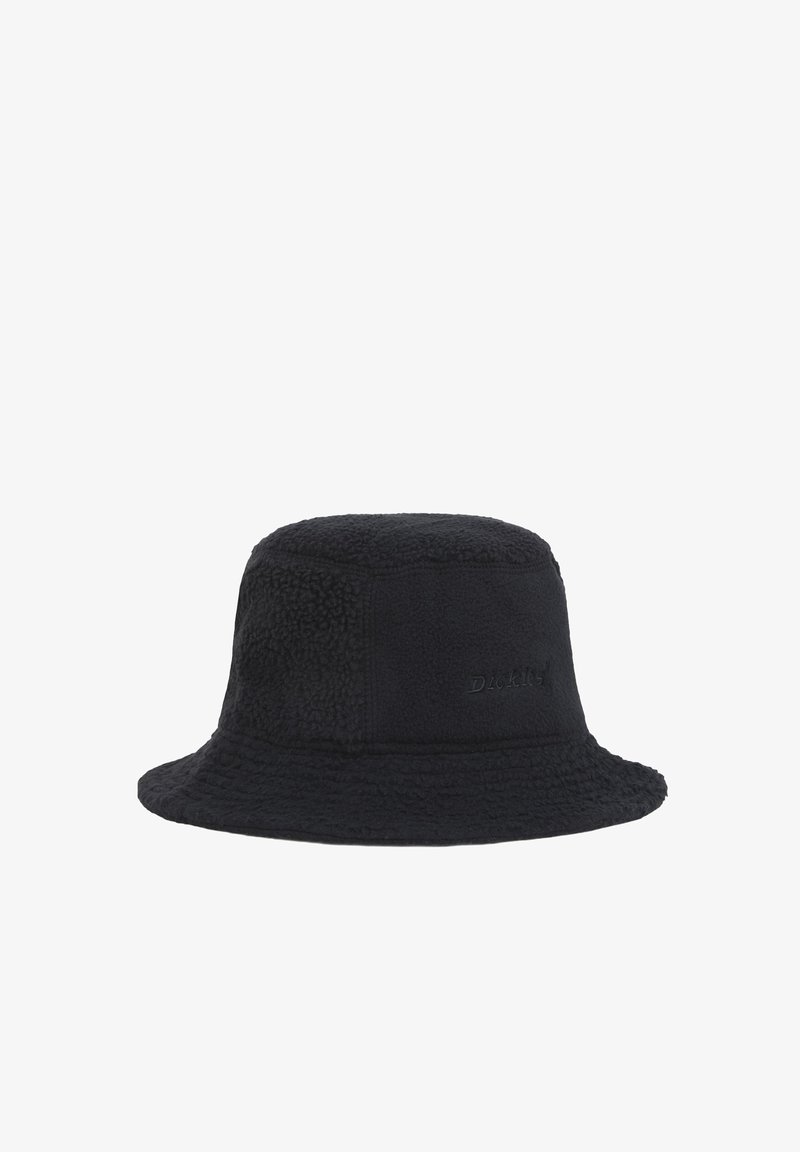Svart bucket hat i strukturerad fleece, med bred skärm och platt topp samt en logotyp på sidan.