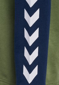 Hummel Langærmet T-shirt - olivine