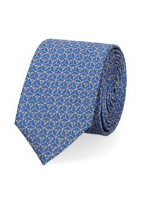Niebieski krawat z geometrycznym wzorem w kolorze złotym, o gładkiej fakturze i klasycznym spiczastym końcu. Zrolowany do prezentacji.