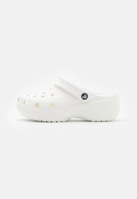 CLASSIC PLATFORM  - Pantoletai su kulnu - white