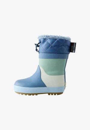 Wodoszczelne gumowe buty w niebieskim i zielonym kolorze, z pikowanym wykończeniem na górze oraz miękkim futrzanym wykończeniem, zaokrąglonym noskiem i teksturowaną podeszwą zapewniającą przyczepność.