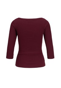 Burgundy ribbattu pitkähihaine paita leveällä pääntiellä ja istuvalla siluetilla. Ominaisuuksiin kuuluvat puolipitkät hihat ja sileä rakenne.
