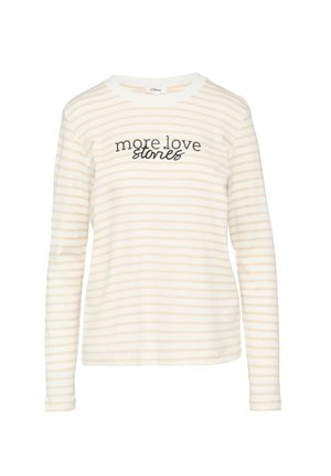 Langärmliges gestreiftes Oberteil in Creme und Hellbeige, mit dem Text "more love stories" in schwarzer Schreibschrift über der Brust.