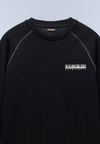 Felpa nera con scollo rotondo, maniche raglan e logo "Napapijri" bianco sul petto. Tessuto in cotone liscio con cuciture a contrasto.