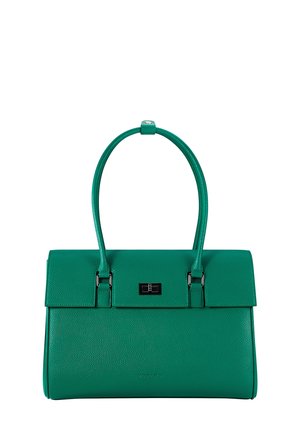 Bolso de mano verde de cuero con forma estructurada, asas superiores, solapa segura y un sutil patrón texturizado. Presenta un acento central de hardware negro.