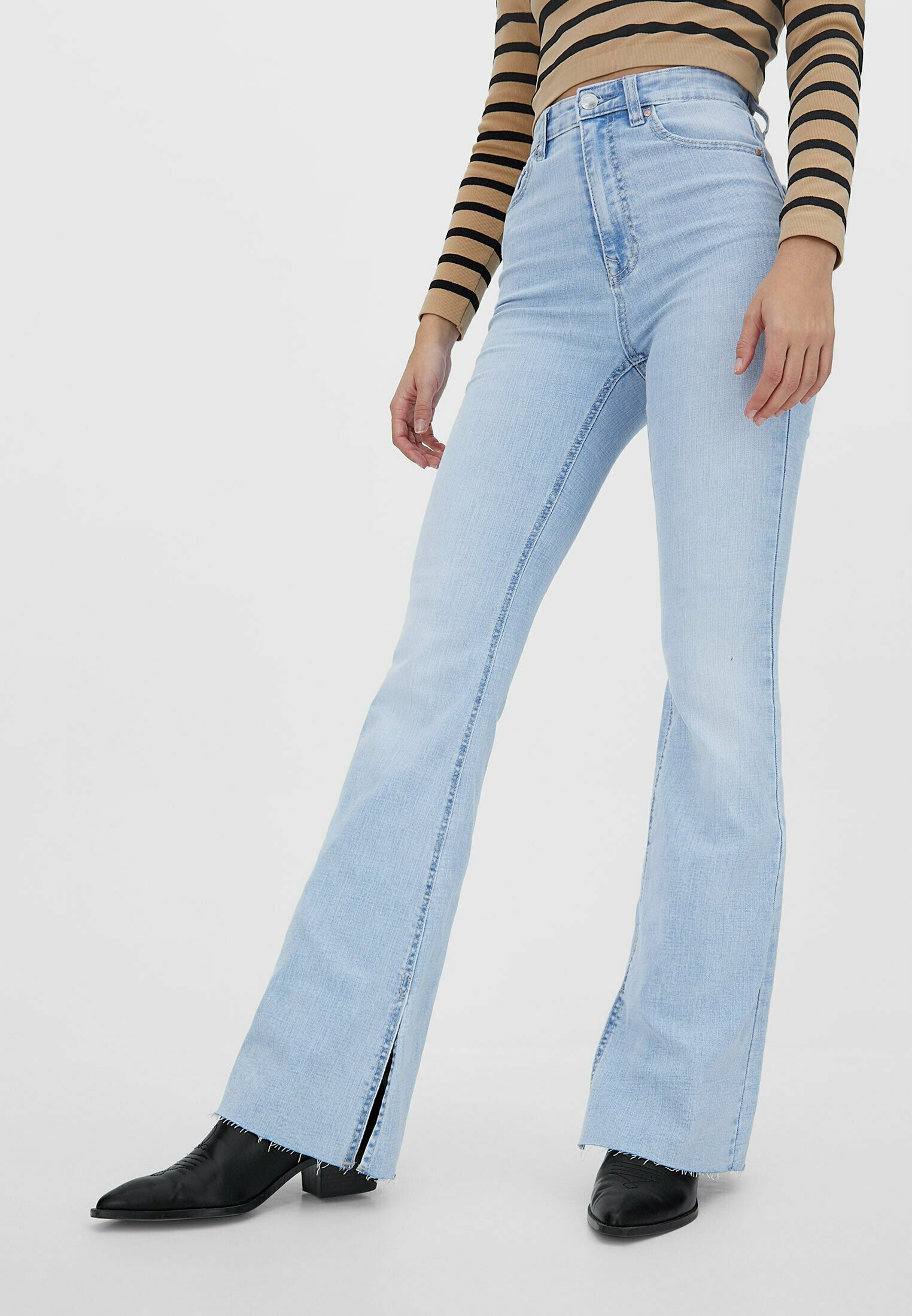 Stradivarius Flared Jeans - neon blue - Zalando.de