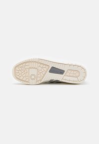 adidas Originals RIVALRY UNISEX - Joggesko - core white/grey three/off white