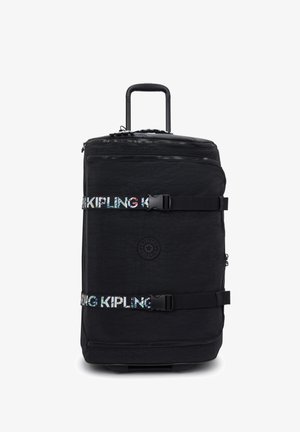 Sac de voyage à roulettes noirs avec un tissu texturé, poches zippées avant, poignées réglables et détails de logo. Poignée robuste et roues pour le transport.