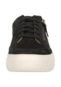 Schwarze Wildledersneaker mit schwarzen Schnürsenkeln und einem Reißverschluss an der Seite. Verfügt über eine weiße Gummisohle und ein minimalistisches Design. Strukturierte Zehenkappe.