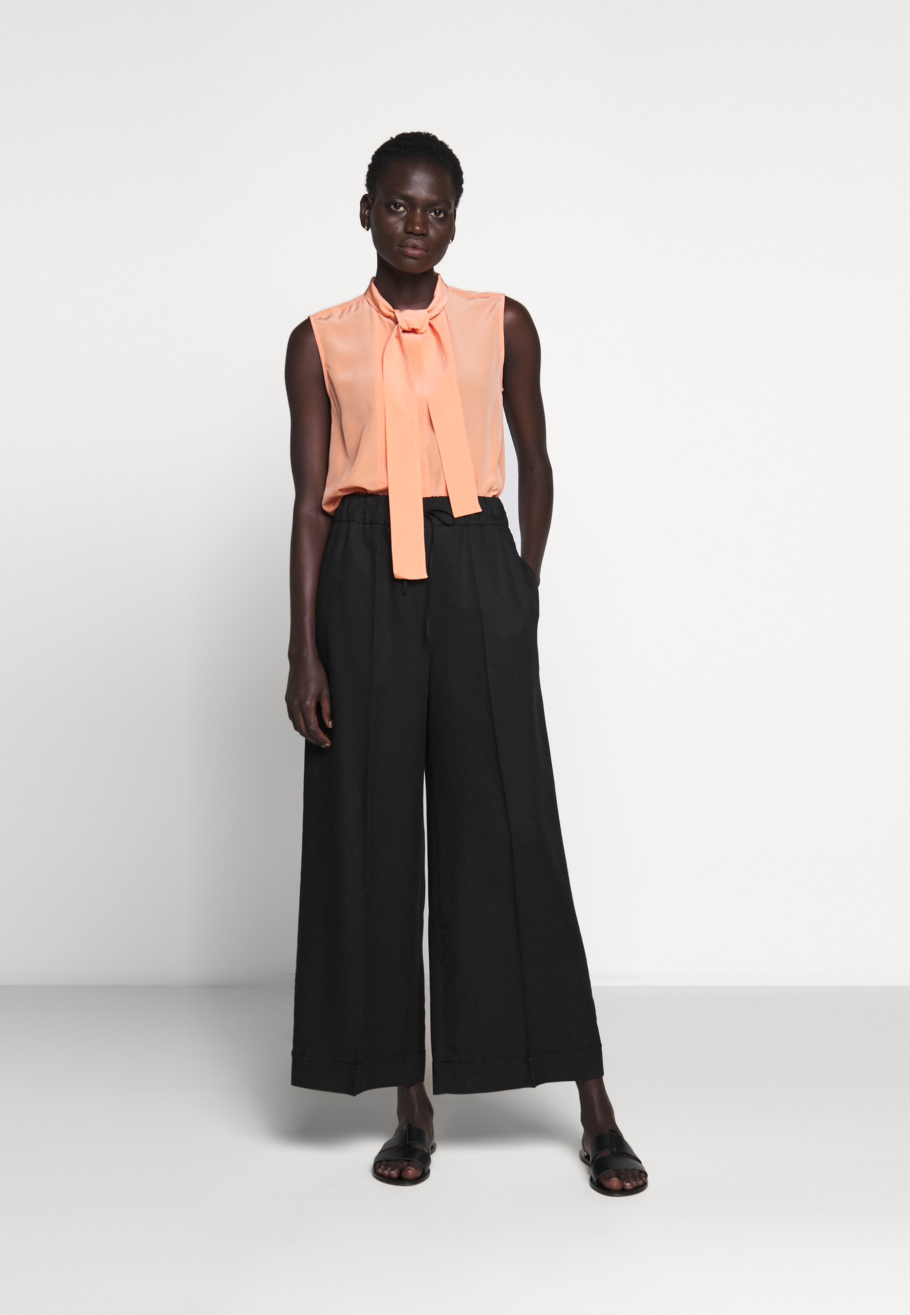 Club Monaco SLEEVELESS TIE NECK Bluser canyon Zalando.no Club Monaco SLEEVELESS TIE NECK - Bluser - canyon