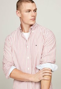 Tommy Hilfiger STRIPE POPLIN REGULAR FIT - Hemd - dark magma   optic white