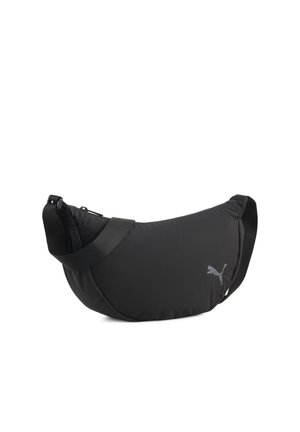 Sort halvmåneformet crossbody taske med justerbar rem og lille Puma-logo på forsiden.