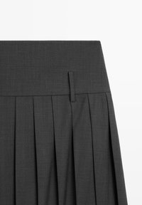 Gray pleated skirt with a smooth waistband, made of a textured fabric. Features horizontal pleats for enhanced shape and flow.
