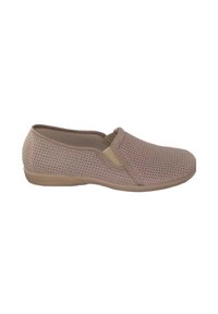 Zapato ligero tipo slip-on hecho de malla transpirable en un suave color beige. Cuenta con una suela flexible y acentos mínimos. Textura suave.