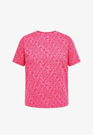 Camisa de manga corta de color rosa brillante con un patrón floral abstracto rojo por toda la prenda y un escote redondo.