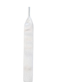 Valge satiinnau, lame ja sile, veidi läikiva tekstuuriga. Omab kitsenevat otsa, mis võimaldab hõlpsat läbimist või seotust.