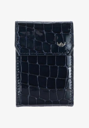 Portefeuille en cuir bleu marine à texture crocodile avec finition brillante, fermeture à rabat et petit logo argenté en haut à droite à l'avant.