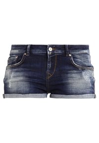 Pantalones cortos de mezclilla en tono oscuro con detalles deshilachados y dobladillo vuelto. Incluyen bolsillos y cierre frontal con botón, con un detalle de costura en contraste.