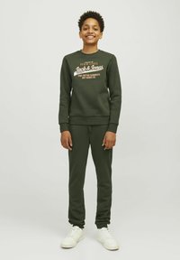 Jack & Jones Junior JJELOGO CREW - Mikina - kombu green