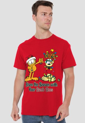 Rotes Baumwoll-T-Shirt mit den Cartoon-Charakteren Garfield und Odie, versehen mit Illustrationen und dem Text "Teile die Saison mit deinen Dummen."