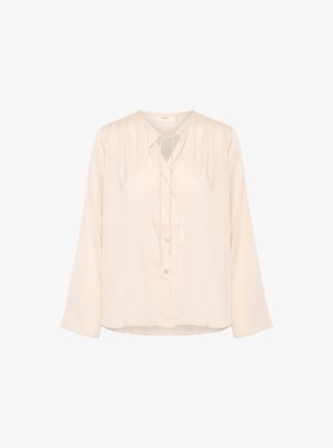 Világos rózsaszín blúz hosszú ujjakkal, gombos elülső résszel, kulcslyuk nyakkivágással és puha, texturált anyaggal. Finom ráncolás a vállaknál.