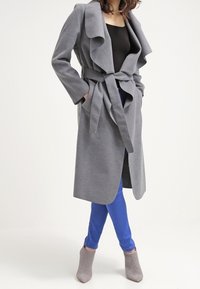 Missguided Petite Klassischer Mantel - grey
