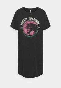 Czarny, oversize t-shirt wykonany z bawełny, z okrągłą grafiką przedstawiającą panterę oraz napisem "NIGHT ANIMAL" w różowym i turkusowym kolorze.