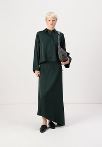 Selected Femme SLFJEAN - Bluza z gumbi - scarab