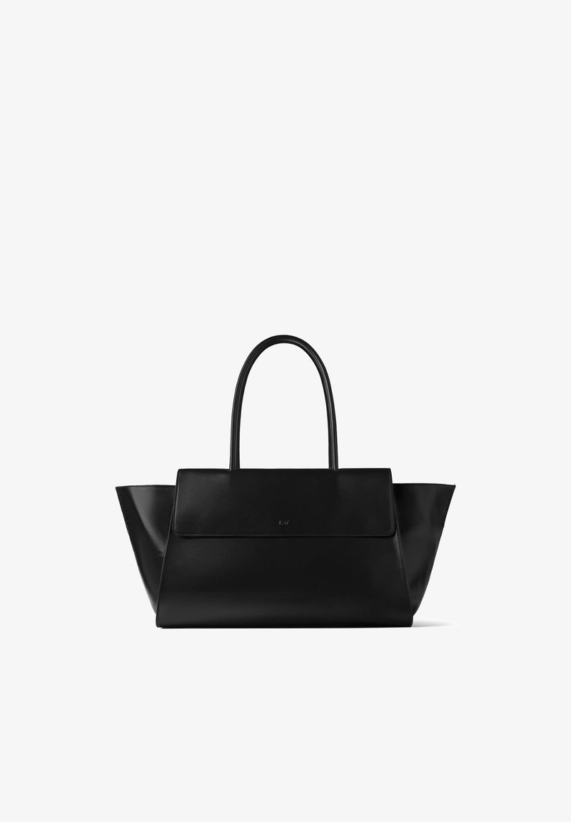 Sac à main en cuir noir avec deux poignées supérieures et une base large qui s'effile vers l'extérieur de chaque côté, présenté sur fond blanc.