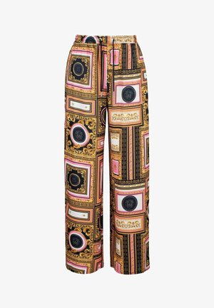 Weite Hosen aus einem gemusterten Stoff in Gold, Schwarz, Pink und Weiß, mit kunstvollen Rahmen und Medaillon-Details. Elastischer Bund.