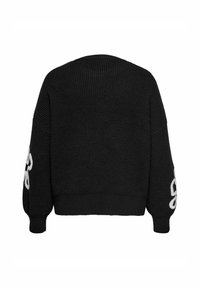 Zwarte gebreide trui met een cropped fit, textuurstof en oversized mouwen. Bevat witte geborduurde accenten op elke arm.