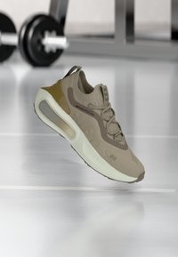 PHANTOM 4 CHROME - Pantofi training - timberwolf taupe/white clay/black