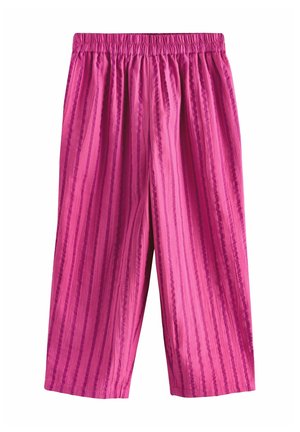 Helle pinke Hose mit elastischem Bund, vertikalen, strukturierten Streifen und weitem Bein, auf weißem Hintergrund dargestellt.
