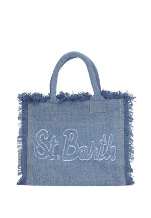 Blauwe denim tote tas met rafelige randen en gestikte tekst "St. Barth" aan de voorkant, voorzien van twee korte handvatten om te dragen.