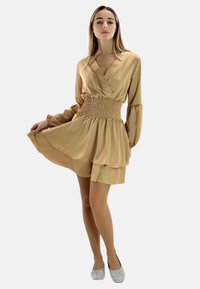 Niet geselecteerd, beige