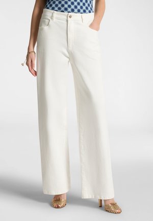 WIDE - Jeans a zampa - bianco