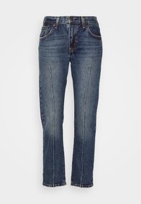 Jeans de denim en azul oscuro con corte recto, con costuras en contraste y diseño de cinco bolsillos, terminados con un dobladillo sin acabar.