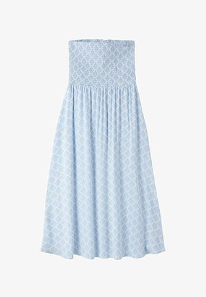 Rochie bleu deschis fără bretele, cu corset strâns și model alb în formă de val pe fusta vaporoasă.