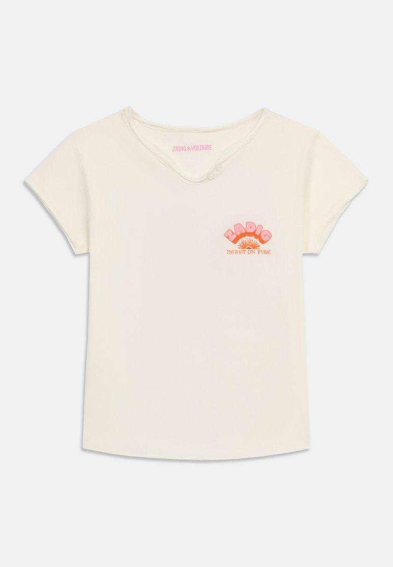 T-shirt a maniche corte color crema con collo abbottonato, caratterizzata da una grafica "ZADIG Heart on Fire" rosa e arancione e un'illustrazione di sole sul petto a sinistra.