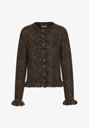 Brun, fluffy cardigan med knaplukning, perle-lignende knapper og frynsekanter nederst og ved ærmerne. Blød tekstur og tætsiddende design.